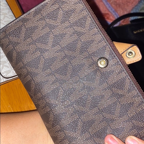 Michael Kors Wallet - Picture 2 of 3